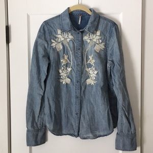 ✨Free People denim shirt